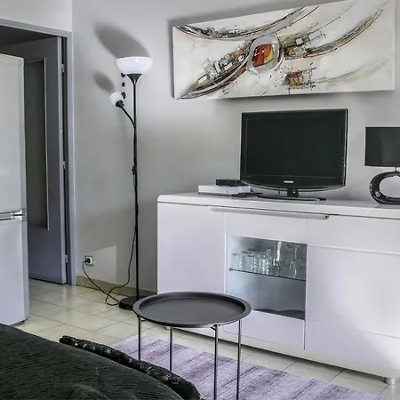 Immogroom- Cosy - Center- Ac - Terrace Apartment *